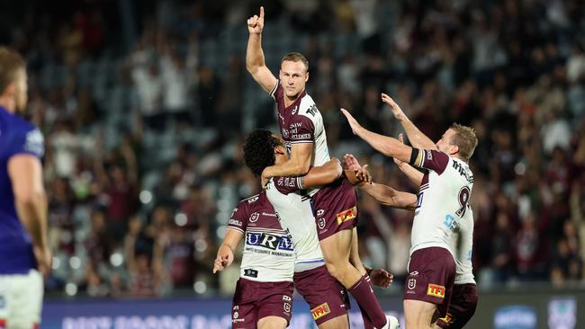 GOSFORD, AUSTRALIA – APRIL 09: Daly Cherry-Evans celebrates his field goal and the win with teammates during the round five NRL match between the New Zealand Warriors and the Manly Sea Eagles at Central Coast Stadium, on April 09, 2021, in Gosford, Australia. (Photo by Ashley Feder/Getty Images)