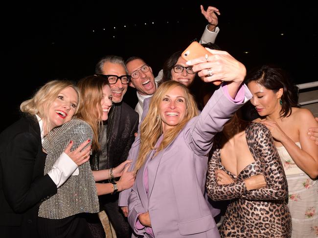 Selfie time. InStyle Magazine Editor in Chief Laura Brown, Clare Waight Keller, Jeff Goldblum, Chris McMillan, Julia Roberts, Elizabeth Stewart, James Kaliardos, Karla Welch, and Constance Wu. Picture: Matt Winkelmeyer/Getty Images for InStyle