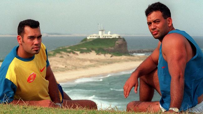 Brothers Kevin Iro (L) and Tony after signing with the Hunter Mariners in 1997.