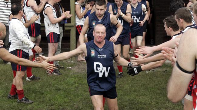 s09os961 FOOTBALL SFL .. Dandenong v Sandown ( Sat.21/08/10 ) Dandy West 5 Mick Reid leads his team out for his 450th game