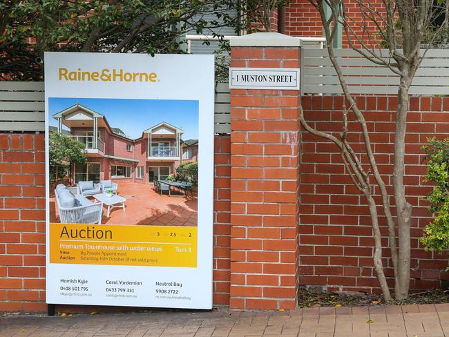 SYDNEY, AUSTRALIA - NewsWire Photos, SEPTEMBER, 28 2021: A view of a residential property with a Auction sign in Mosman on Sydney's North Shore. As many as one-in-five home buyers are potentially borrowing more than six times their income, prompting the Treasurer to consider stepping in to crackdown on home loans.  Picture: NCA NewsWire / Gaye Gerard