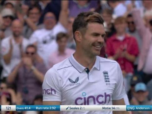 Jimmy Anderson claims wicket 701