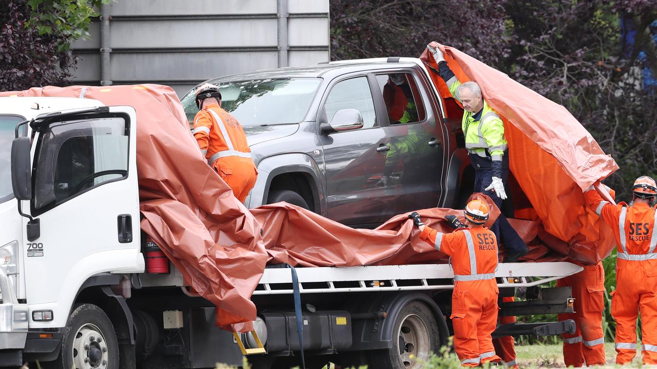 SES wrap a car for towing after the Paul Virgona shooting.