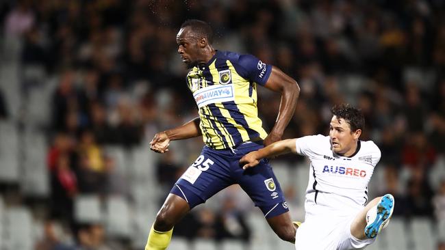 Usain Bolt of the Mariners heads the ball towards goal. Picture: Getty