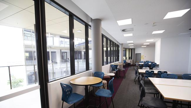 First day at Fortitude Valley State Secondary College. 585 St Paul's Terrace and Brookes St, Fortitude Valley, Brisbane, 28th of January 2020. (AAP Image/Attila Csaszar)