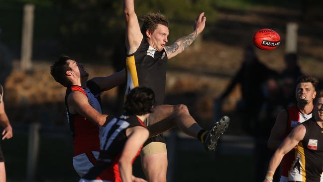 Ryley Monkhorst in the ruck for Balwyn. Picture: Stuart Milligan