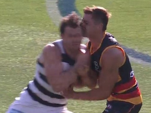 Patrick Dangerfield clashes head with