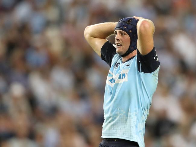 SYDNEY, AUSTRALIA - MARCH 18: Dean Mumm of the Waratahs looks dejected during the round four Super Rugby match between the Waratahs and the Brumbies at Allianz Stadium on March 18, 2017 in Sydney, Australia. (Photo by Mark Kolbe/Getty Images)