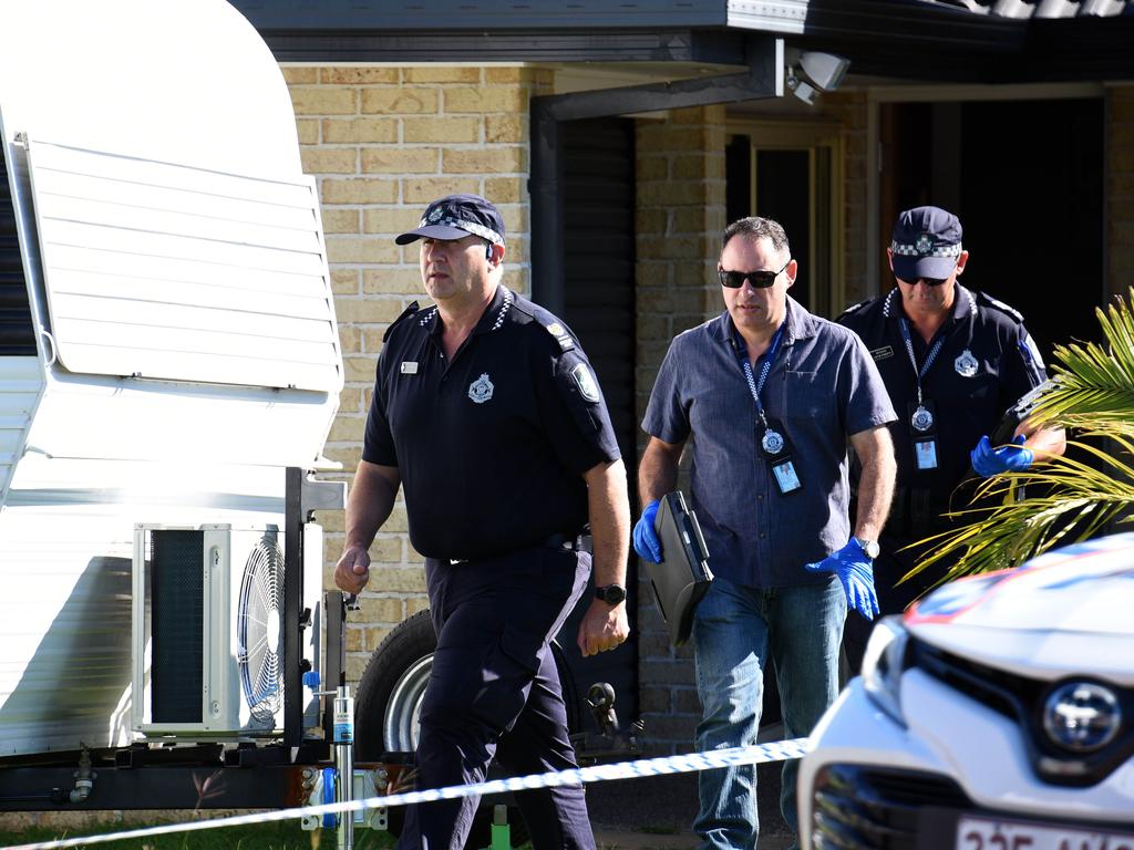 Police at the scene at Spikes Court, Arundel on Tuesday. Kelly Wilkinson’s body was found in the backyard. Picture: NCA NewsWire / Steve Holland