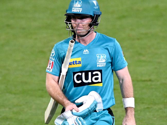 BRISBANE, AUSTRALIA - DECEMBER 30: Jimmy Peirson of the Heat looks dejected after losing his wicket during the Big Bash League match between the Hobart Hurricanes and Brisbane Heat at The Gabba, on December 30, 2020, in Brisbane, Australia. (Photo by Bradley Kanaris/Getty Images)