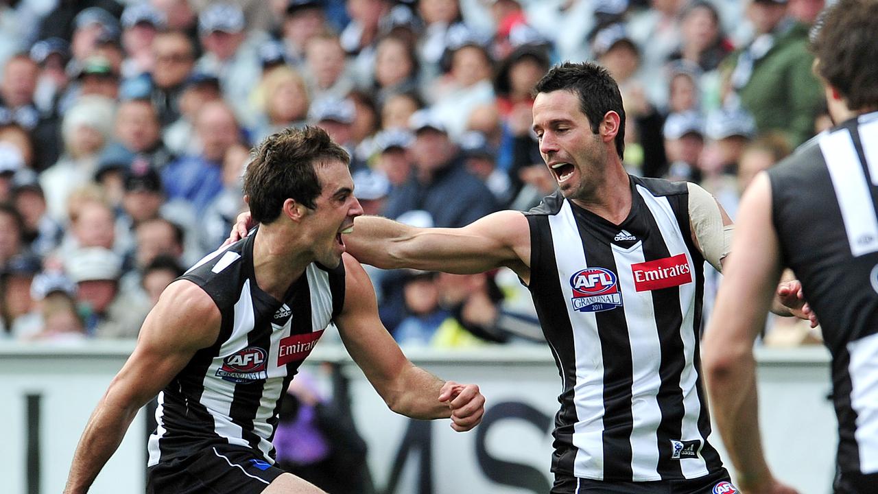 Sidebottom kicks a goal during the 2011 Grand Final.