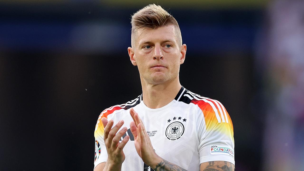 Toni Kroos applauds fans for the final time. Photo by Alex Livesey/Getty Images.