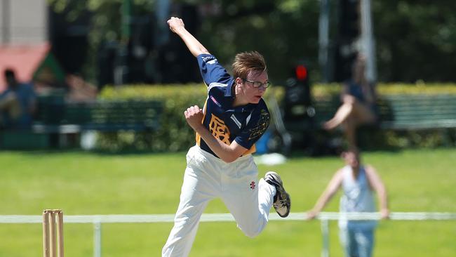 Liam Bowe delivers for Bendigo during Melbourne Country Week. Picture: Andy Rogers.