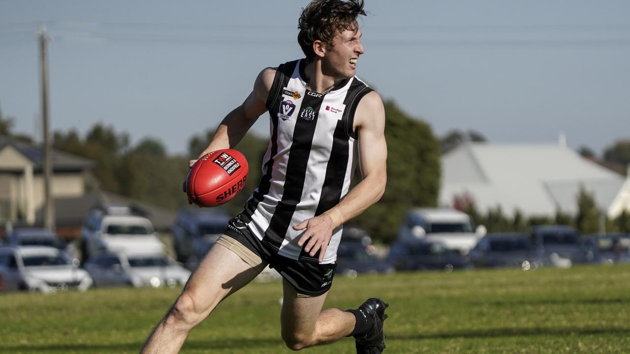 Outer East league Narre Warren thrashes Officer by 228 points Herald Sun