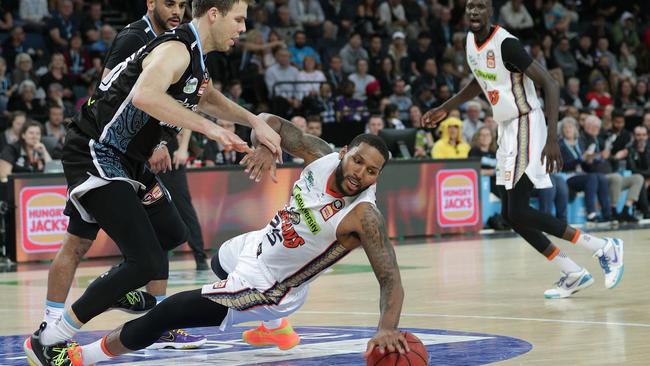 Thomas Abercrombie of the Breakers and DJ Newbill of the Taipans go for a loose ball during NBL Round 5 match between New Zealand Breakers and Cairns Taipans at Spark Arena, Auckland, New Zealand, Thursday, October 31, 2019. (AAP Image/David Rowland)