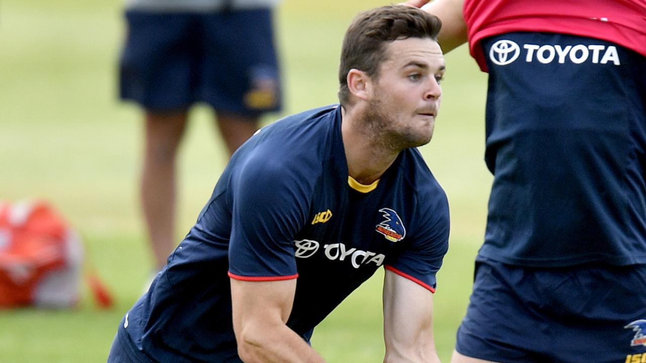 Brad Crouch in action during a Crows pre-season session. (AAP Image/Sam Wundke)