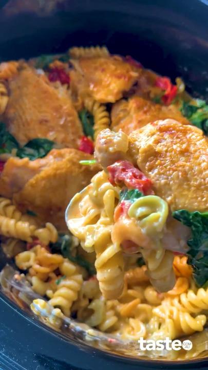 Slow cooker tricolore chicken pasta
