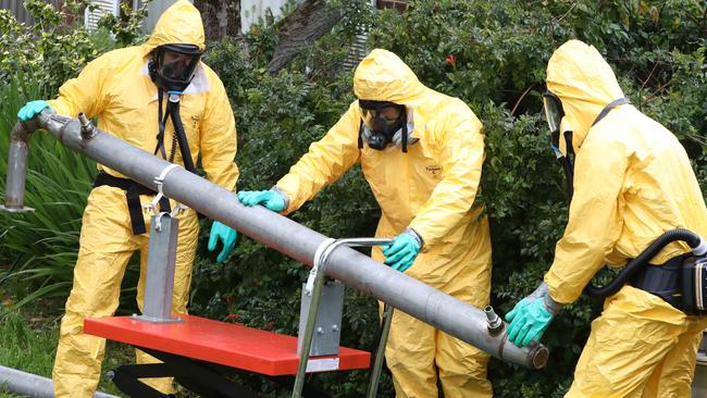 Detectives remove sophisticated drug production equipment from a clandestine drug laboratory, uncovered at Morphett Vale. Drug and Organised Crime Task Force detectives found the lab at a house on Cocks Avenue about 10pm on Tuesday. 20 August 2020. Picture Dean Martin