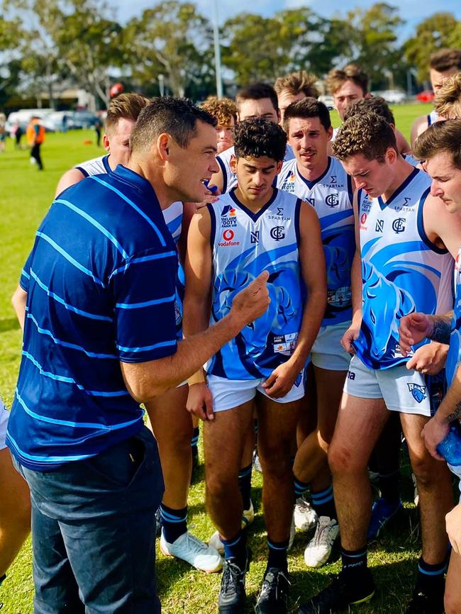 Glenunga coach Nathan Grima addresses his troops. Picture: Max Stapleton