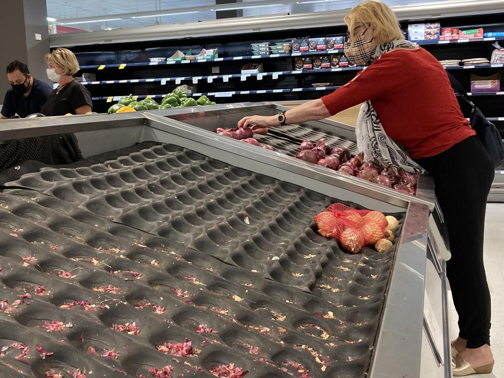 SYDNEY, AUSTRALIA - NewsWire Photos JANUARY 15, 2022: Near empty shelves at the Maroubra Junction Coles grocery store in Sydney. Picture: NCA NewsWire / Nicholas Eagar