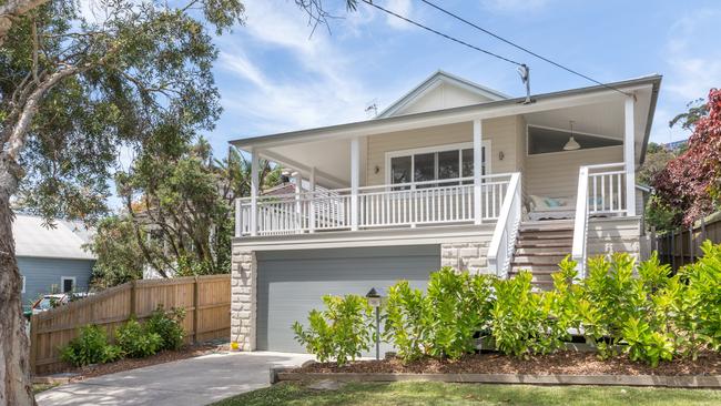 Relaxed coastal living in Collaroy with DA for renos and a new pool ...