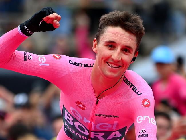 VERONA, ITALY - MAY 29: Jai Hindley of Australia and Team Bora - Hansgrohe Pink Leader Jersey crosses the finish line and waves the crowd at the Arena di Verona during the 105th Giro d'Italia 2022, Stage 21 a 17,4km individual time trial stage from Verona to Verona / ITT / #Giro / #WorldTour / on May 29, 2022 in Verona, Italy. (Photo by Tim de Waele/Getty Images)