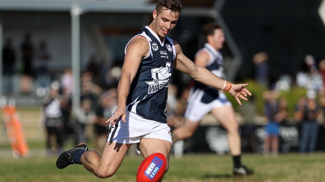 Hoppers Crossing's Braden Ferrari gets a kick away Picture: Local Legends Photography
