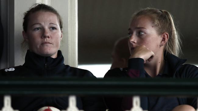 SYDNEY, AUSTRALIA - MARCH 05: Anya Shrubsole and Sophie Ecclestone of England look on as heavy rain falls during the ICC Women's T20 Cricket World Cup Semi Final match between India and England at Sydney Cricket Ground on March 05, 2020 in Sydney, Australia. (Photo by Ryan Pierse/Getty Images)