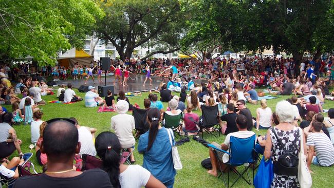 A crowd at the Nightcliff Seabreeze Festival in 2017.