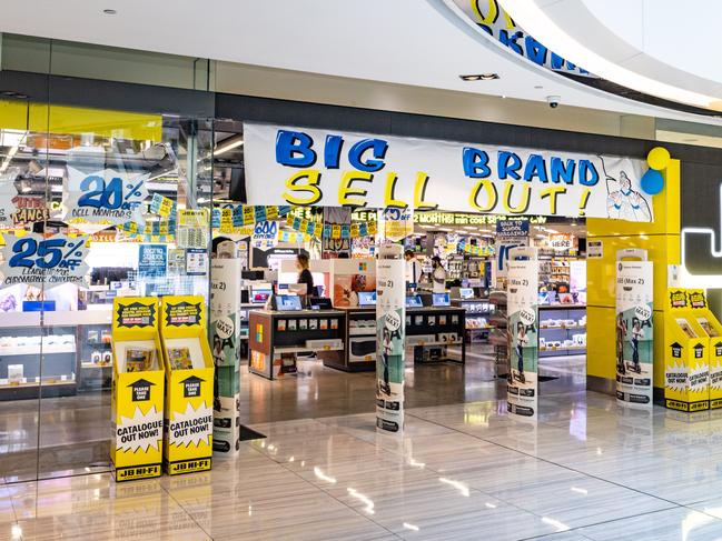 Business Finance Generics. Retail, Shoppers at JB HI FI   Westfield Mall Sydney Store. Picture - ChrisPavlich/The Australian