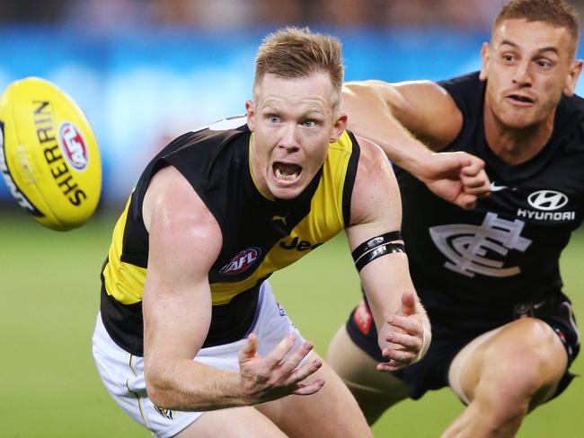 MELBOURNE, AUSTRALIA - MARCH 21: Jack Riewoldt of the Tigers (L) competes for the ball against Liam Jones of the Blues during the round one AFL match between the Carlton Blues and the Richmond Tigers at Melbourne Cricket Ground on March 21, 2019 in Melbourne, Australia. (Photo by Michael Dodge/Getty Images)