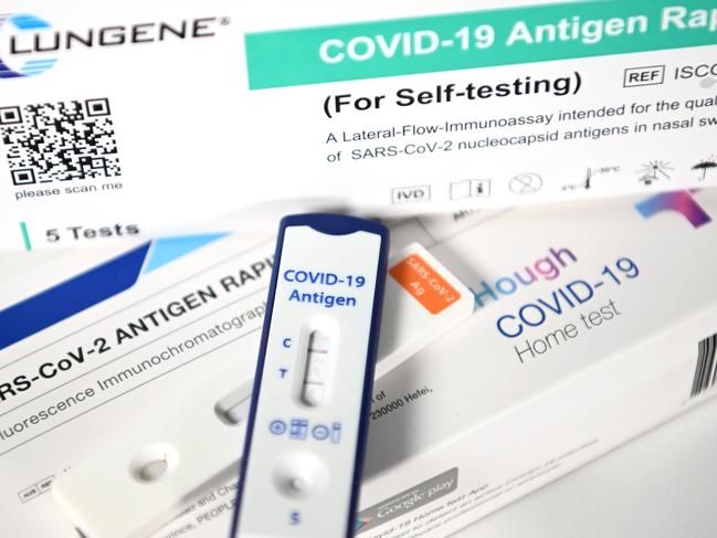 BRISBANE, AUSTRALIA - NewsWire Photos - FEBRUARY 17, 2022.A stock image of a positive result on a Covid-19 Rapid Antigen Test (RAT).Picture: NCA NewsWire / Dan Peled