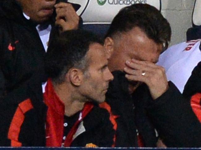 Manchester United's Dutch manager Louis van Gaal (C) reacts during the English Premier League football match between West Bromwich Albion and Manchester United at The Hawthorns in West Bromwich, central England on October 20, 2014. AFP PHOTO / PAUL ELLIS RESTRICTED TO EDITORIAL USE. No use with unauthorized audio, video, data, fixture lists, club/league logos or “live” services. Online in-match use limited to 45 images, no video emulation. No use in betting, games or single club/league/player publications.