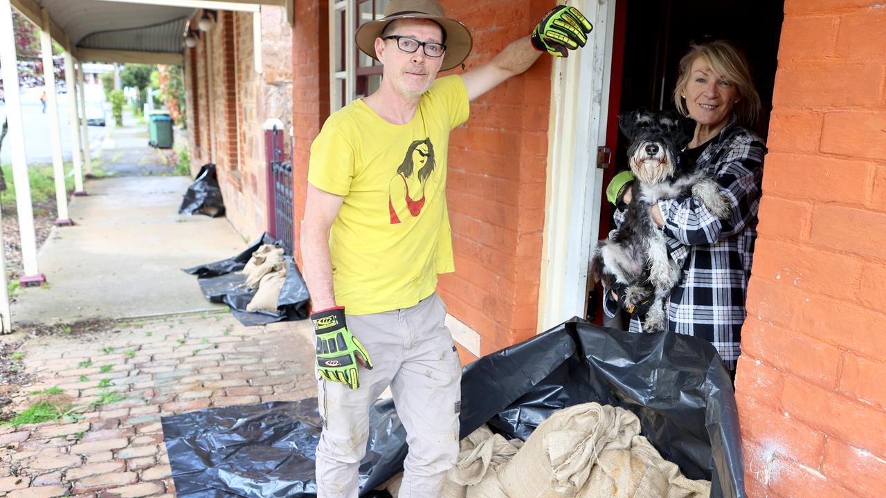 Mark Badcock and Tracey Wadsley sandbag their property on the main street of Echunga. Picture: Kelly Barnes