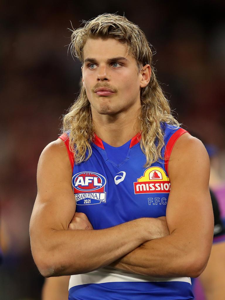 Western Bulldogs star Bailey Smith debuts a shock new look as he CUTS OFF  his signature mullet