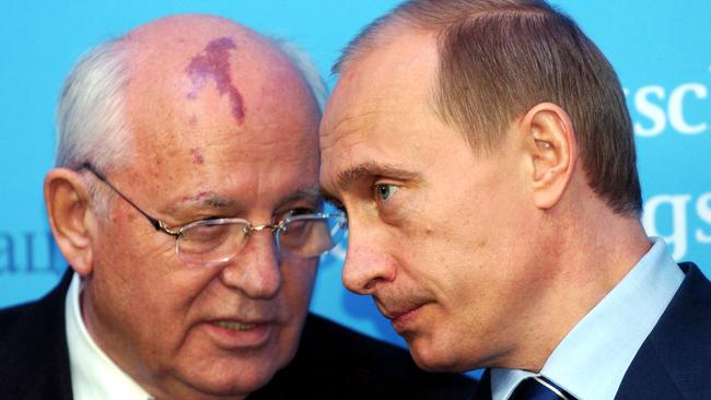 Former Soviet President Mikhail Gorbachev and Russian President Vladimir Putin converse at a press conference at Gottorf Castle.