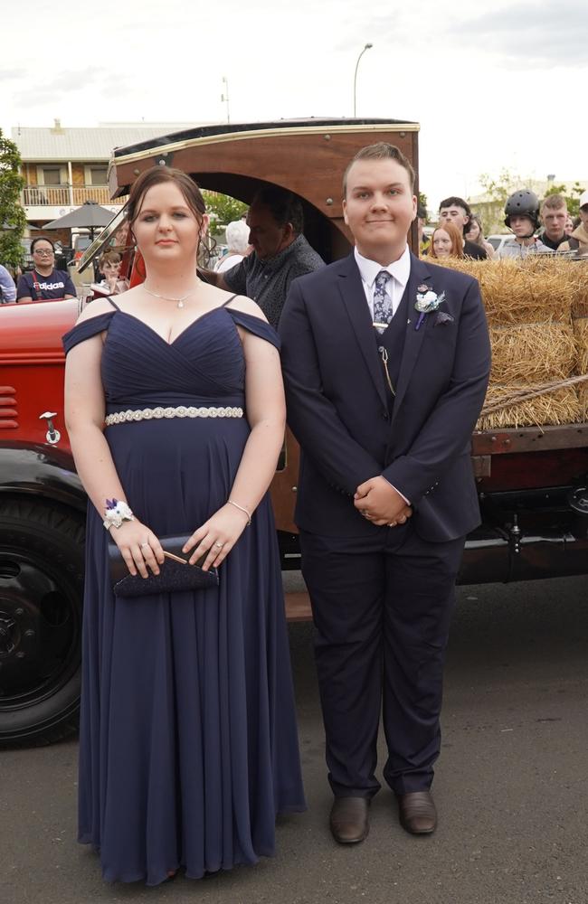 Winston Leisergang and Aeryn McLean arriving at the 2023 Kingaroy State High School formal.