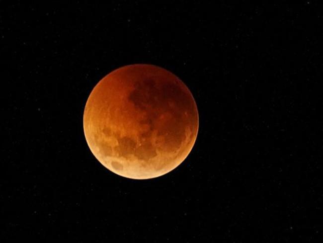 Ethan Blaine. Blood Moon, July 28, 2018 as seen from Lightsview.