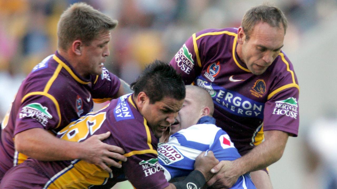 Shane Webcke, Carl Webb and Gorden Tallis tackle Mark O'Meley