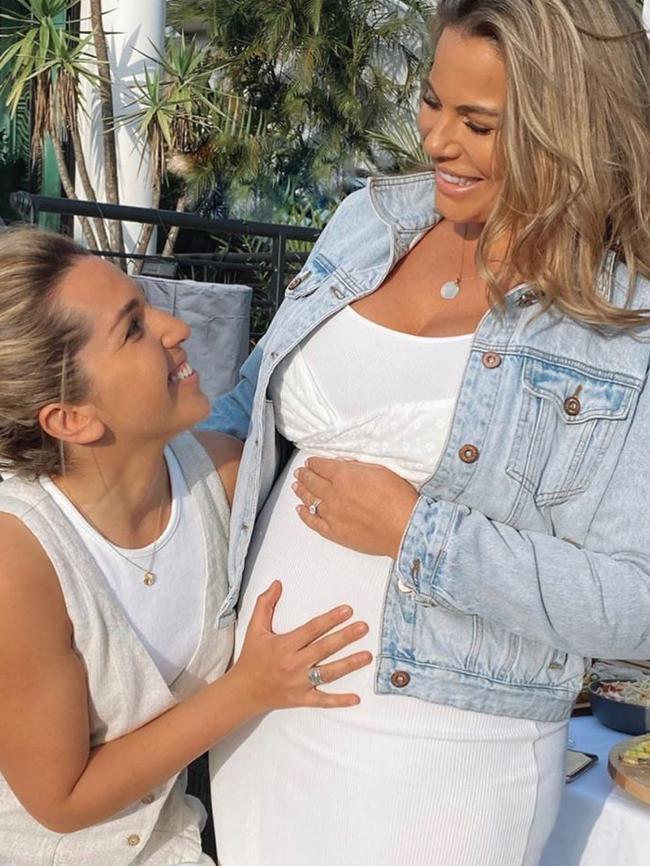 Fiona Falkiner announces her pregnancy.