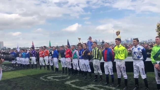 Gold Coast woman sings National Anthem at Melbourne Cup