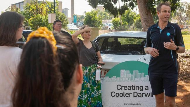 CSIRO Senior Environmental Scientist Stephen Cook talks to community members about creating a cooler Darwin.