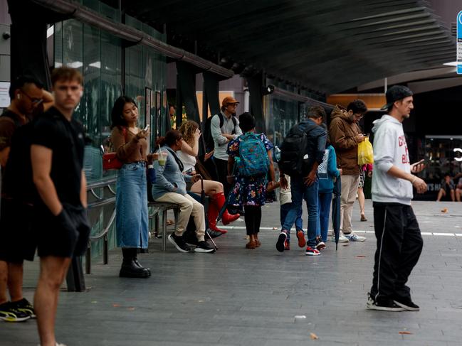 SYDNEY, AUSTRALIA - NewsWire Photos JANUARY 16, 2025: People wait for buses near Central Station on Thursday. Train services have again been cancelled and delayed amid industrial action from the Electrical Trades Union and the Rail, Tram and Bus Union. Picture: NewsWire / Nikki Short