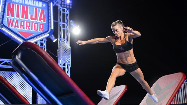 Nicole Holmes competing in season 1 of Australian Ninja Warrior.