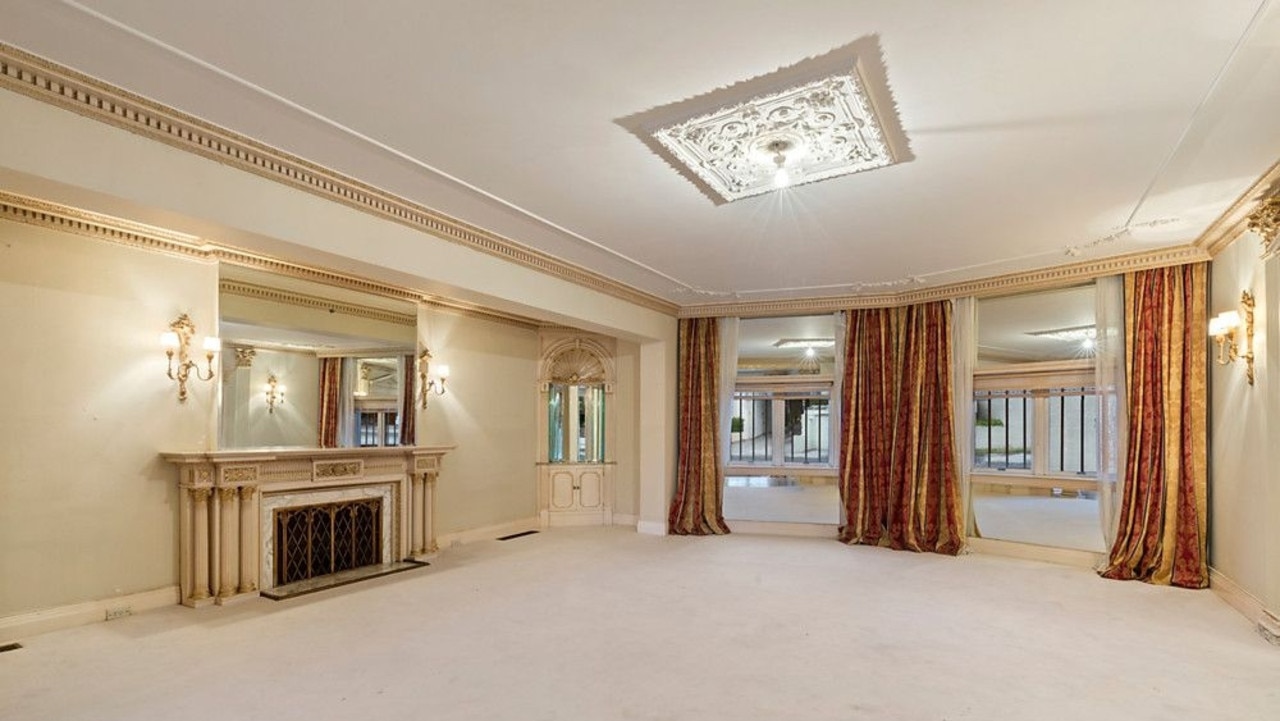 Cloyne’s interiors once showcased classical Georgian Revival detailing, including decorative cornices, hardwood floors and formal entertaining zones that reflected its elite heritage.