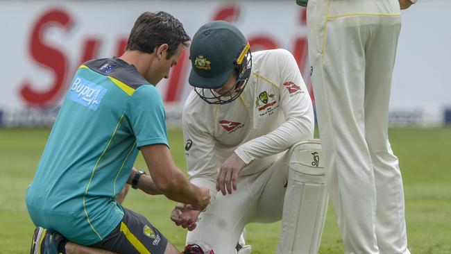 Tim Paine batted on after suffering an injury to his troublesome thumb.