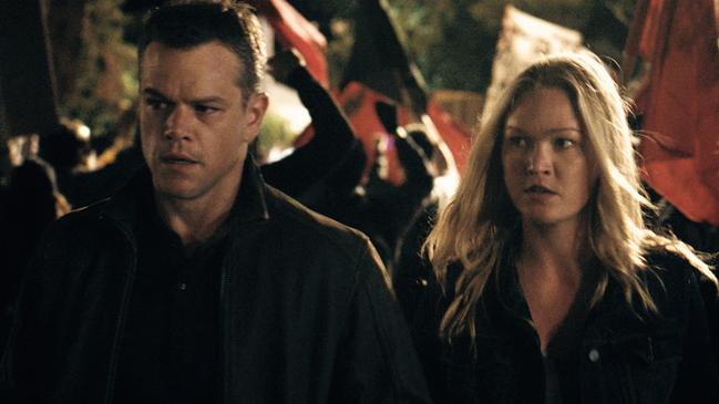 Matt Damon and Julia Stiles in Jason Bourne.