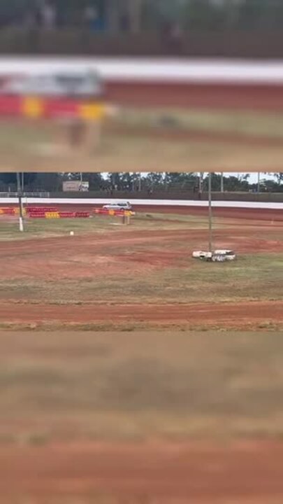 Final lap for Steve Barsby at Maryborough Speedway