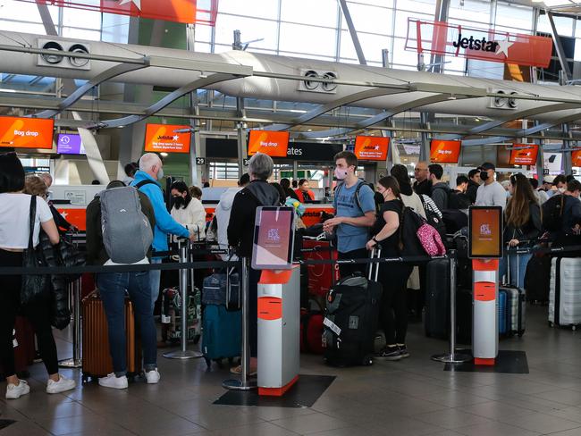 SYDNEY, AUSTRALIA - NCA NewsWire Photos - July 25, 2022: Chaos at Sydney Domestic Airport again today as travellers are seen lining up in long queues inside the terminal at the check in counter for jetstar after waiting outside in the long queues. Picture: NCA Newswire / Gaye Gerard