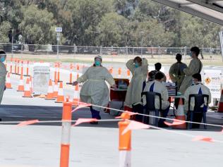 ADELAIDE, AUSTRALIA - NewsWire Photos November 19: Health workers at the Victoria Park Pakapakanthi COVID-19 drive-through testing siteon day 1 of the SouthAustralian 6 day Covid-19 Lockdown. Picture: NCA NewsWire / Kelly Barnes